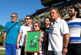 Ferro homenajeó a Abuelas de Plaza de Mayo