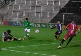 Ferro ganó de visitante y se afirma en el reducido.